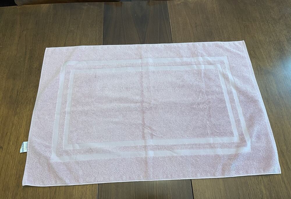 Vintage Retro:80sRoyal Velvet Vintage Pink Bath Mat Rug 34x22 USA